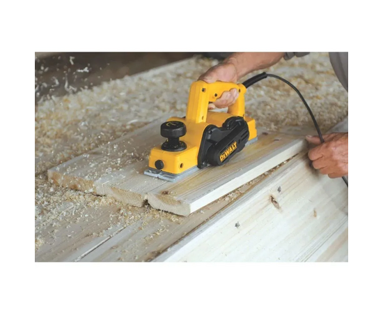  Рубанок электрический DeWALT D26676 (D26676-IN) 550 Вт. 82 мм. 