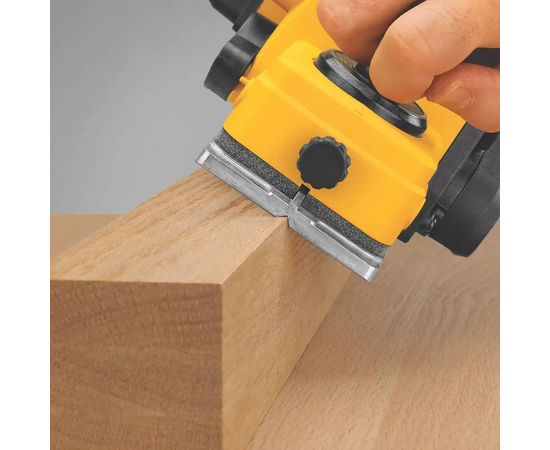  Рубанок электрический DeWALT D26676 (D26676-IN) 550 Вт. 82 мм. 